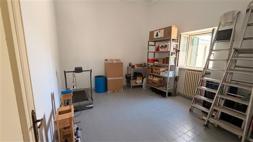 Villa a Pochi Passi, Completa di Tutti i Servizi. Buono Stato.